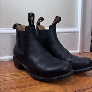 Blundstone Dark Leather Ankle Boots
Women’s series #1671